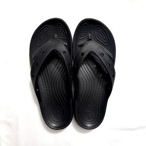 ⏱️ Crocs Classic Black Flip Flops V2